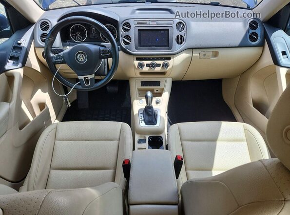 WVGAV7AX4GW616281 2016 VOLKSWAGEN TIGUAN Синий Вид панели приборов