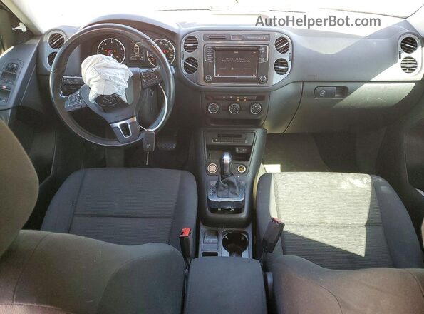WVGAV7AX5HK042055 2017 VOLKSWAGEN TIGUAN Black Առջևի վահանակի տեսք