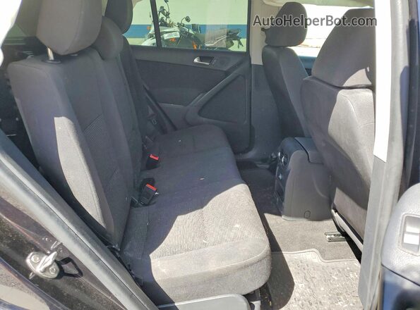 WVGAV7AX5HK042055 2017 VOLKSWAGEN TIGUAN Black Հետևի նստատեղերի տեսք