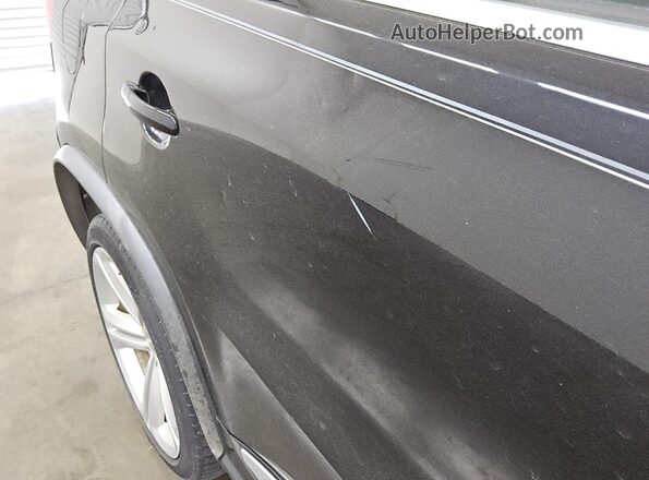 WVGAV7AX6GW088744 2016 VOLKSWAGEN TIGUAN Black 