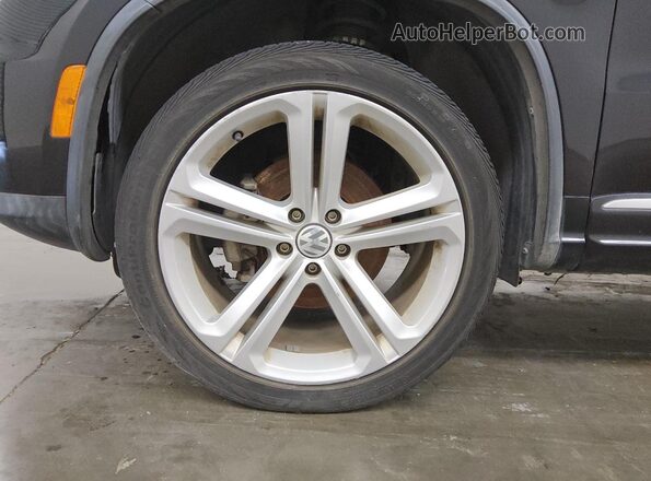 WVGAV7AX6GW088744 2016 VOLKSWAGEN TIGUAN Black 
