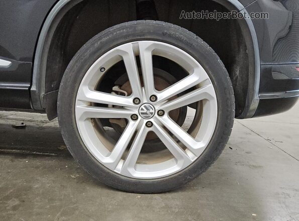 WVGAV7AX6GW088744 2016 VOLKSWAGEN TIGUAN Black 