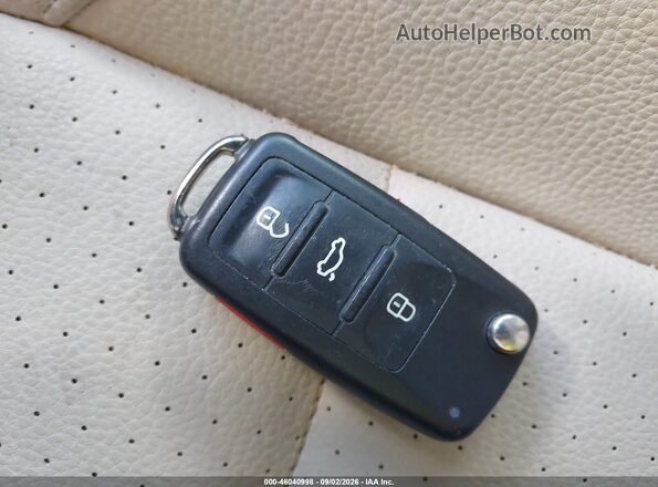 WVGAV7AX6GW558979 2016 VOLKSWAGEN TIGUAN Белый Вид панели приборов