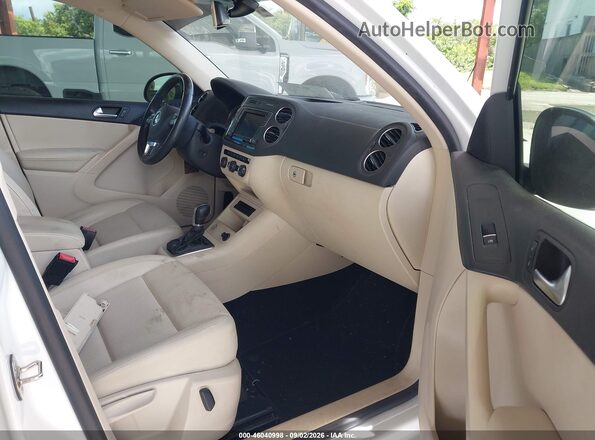 WVGAV7AX6GW558979 2016 VOLKSWAGEN TIGUAN Белый Вид салона спереди