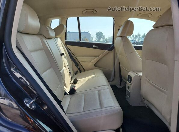 WVGAV7AX8GW591689 2016 VOLKSWAGEN TIGUAN Black უკანა სავარძლების ხედი