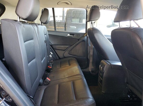 WVGAV7AX9GW603204 2016 VOLKSWAGEN TIGUAN Black Սալոնի հետևի տեսք
