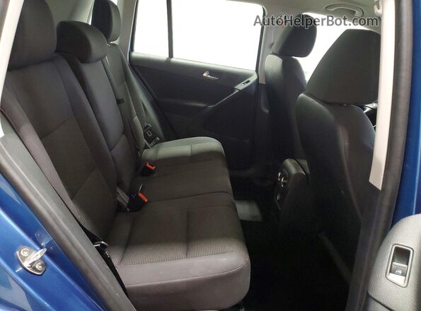 WVGBV7AX9JK004323 2018 VOLKSWAGEN TIGUAN Blue Սալոնի հետևի տեսք