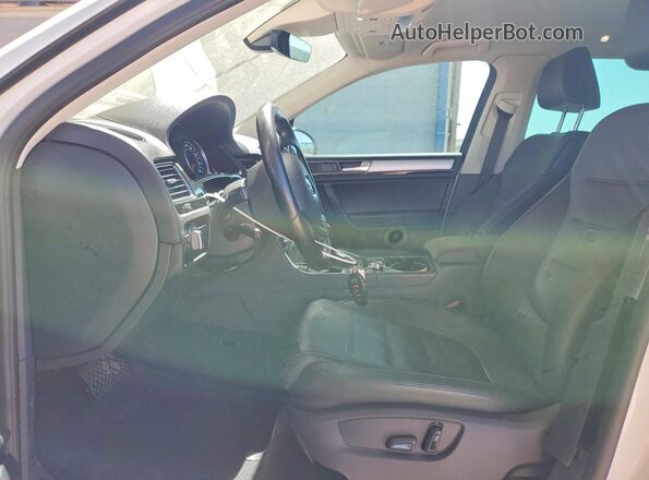 WVGEF7BP0HD003052 2017 VOLKSWAGEN TOUAREG White Սալոնի դիմացի տեսք