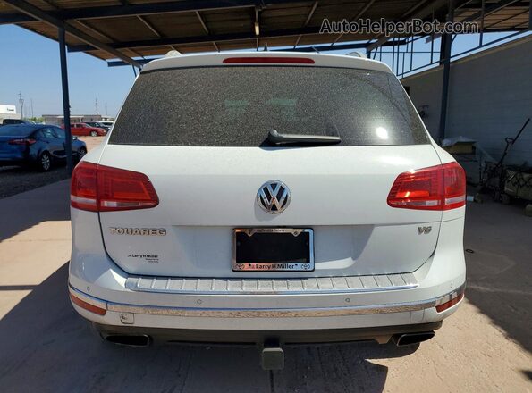 WVGEF7BP0HD003052 2017 VOLKSWAGEN TOUAREG White Հետևի տեսք