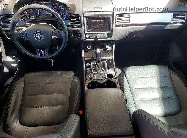 WVGEF7BP0HD003052 2017 VOLKSWAGEN TOUAREG White Առջևի վահանակի տեսք