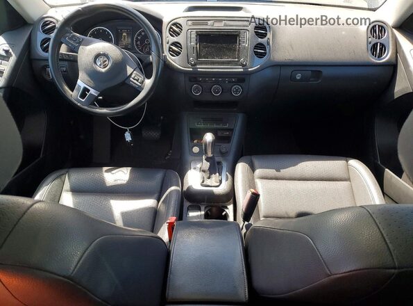WVGRV7AX3HK005539 2017 VOLKSWAGEN TIGUAN Black Առջևի վահանակի տեսք