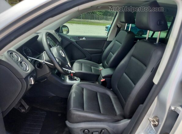 WVGSV7AX0HK012319 2017 VOLKSWAGEN TIGUAN Серебряный Вид салона спереди