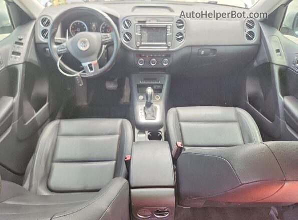 WVGSV7AX0HK012319 2017 VOLKSWAGEN TIGUAN Серебряный Вид панели приборов
