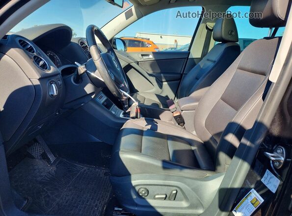 WVGSV7AX3HK020981 2017 VOLKSWAGEN TIGUAN Black Սալոնի դիմացի տեսք