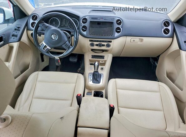 WVGSV7AX5HK022442 2017 VOLKSWAGEN TIGUAN Белый Вид панели приборов