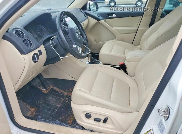 WVGSV7AX5HK022442 2017 VOLKSWAGEN TIGUAN Белый Вид салона спереди