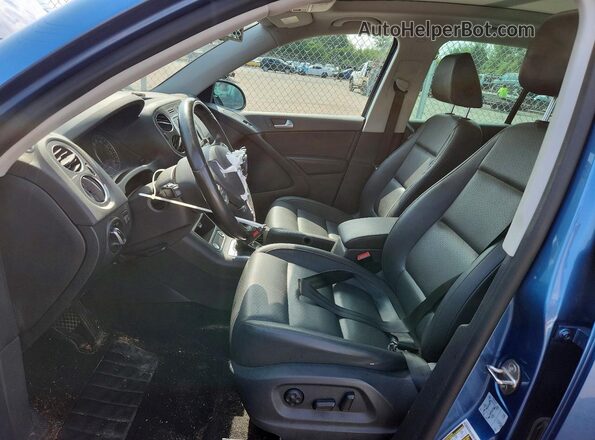 WVGSV7AX6HK006914 2017 VOLKSWAGEN TIGUAN Blue Вид салону спереду