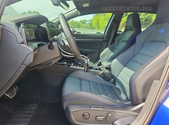 WVWJF7CD2TW223717 2026 VOLKSWAGEN GOLF Blue Widok wnętrza z przodu
