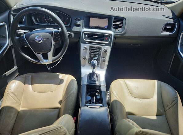 YV126MFL7H2436872 2017 VOLVO S60 White წინა პანელის ხედი