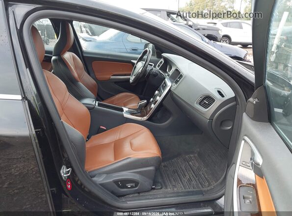 YV1612TKXG2391151 2016 VOLVO S60 Black Front interior view