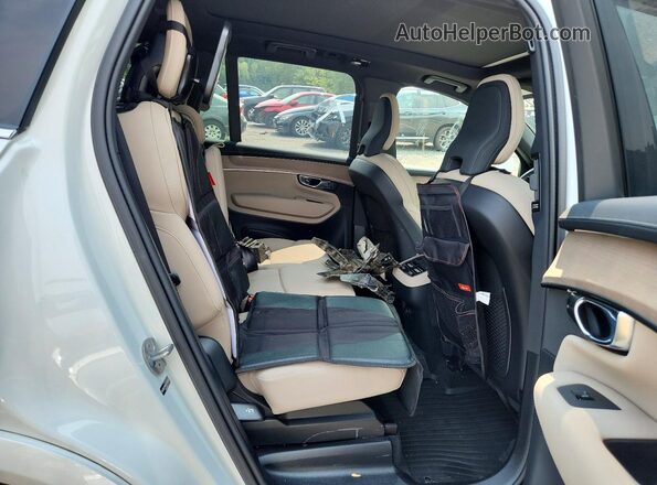YV4062PBXS1391962 2025 VOLVO XC90 White Vista interior trasera