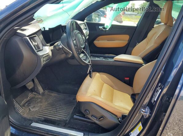 YV4102RK9L1555013 2020 VOLVO XC60 Blue წინა სალონის ხედი