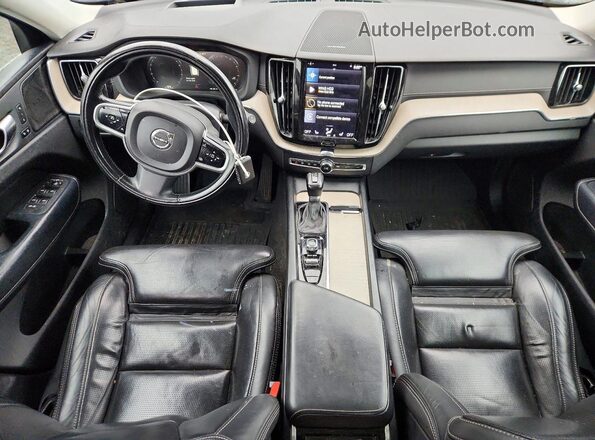 YV4102RL1M1696541 2021 VOLVO XC60 Gray Vista del salpicadero