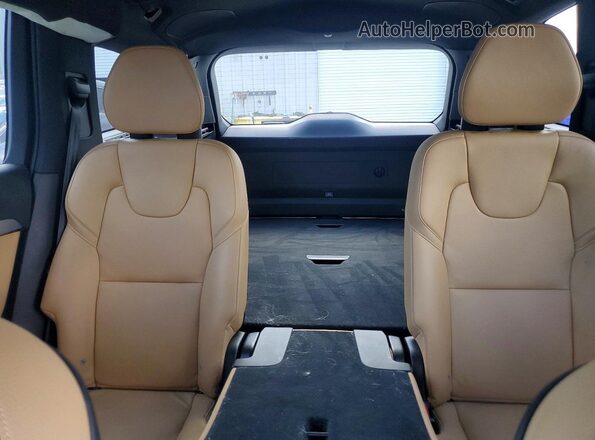 YV4102XK2J1210499 2018 VOLVO XC90 Белый Вид задних сидений