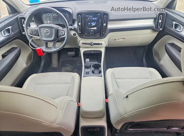 YV4162UK6L2223076 2020 VOLVO XC40 Белый Вид панели приборов