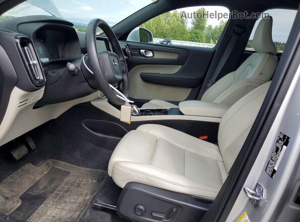 YV4162UL0K2115902 2019 VOLVO XC40 Silver Вид салону спереду