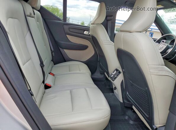 YV4162UL0K2115902 2019 VOLVO XC40 Silver Вид задньої частини салону