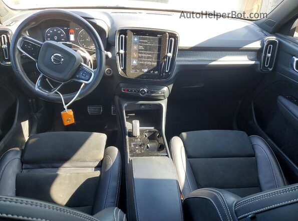 YV4162UM1M2616857 2021 VOLVO XC40 White Dashboard view