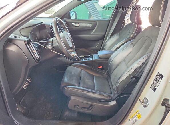 YV4162UM9M2541566 2021 VOLVO XC40 White Սալոնի դիմացի տեսք