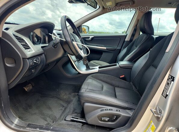 YV440MDJ6H2075715 2017 VOLVO XC60 Серебряный Вид салона спереди