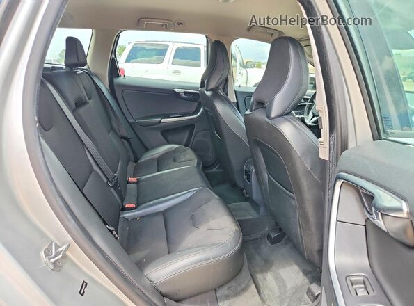 YV440MDJ6H2075715 2017 VOLVO XC60 Серебряный Вид задней части салона