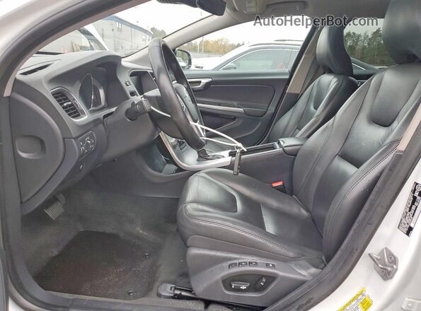 YV440MWKXJ2044298 2018 VOLVO V60 White Вид салону спереду