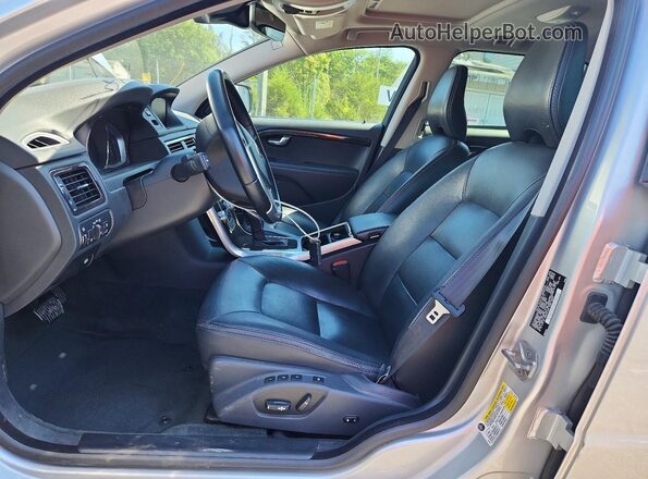 YV4612NK2G1270622 2016 VOLVO XC70 Silver Front interior view