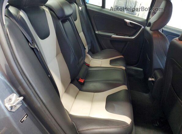 YV4612UM3G2000571 2016 VOLVO S60 Gray Rear seats view