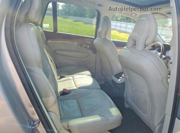 YV4A22PL5J1193779 2018 VOLVO XC90 Gold Vista interior trasera