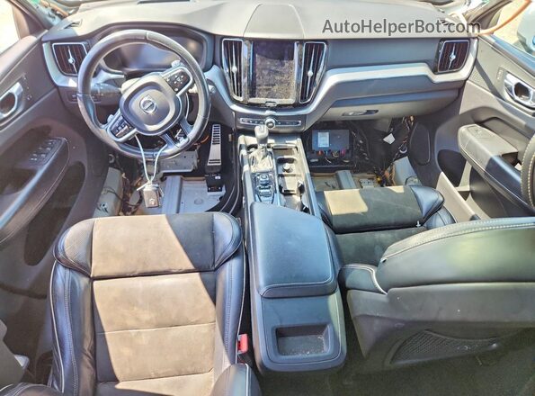 YV4A22RM0J1008589 2018 VOLVO XC60 White Dashboard view