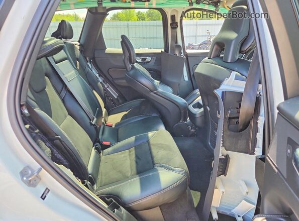 YV4A22RM0J1008589 2018 VOLVO XC60 White Rear interior view