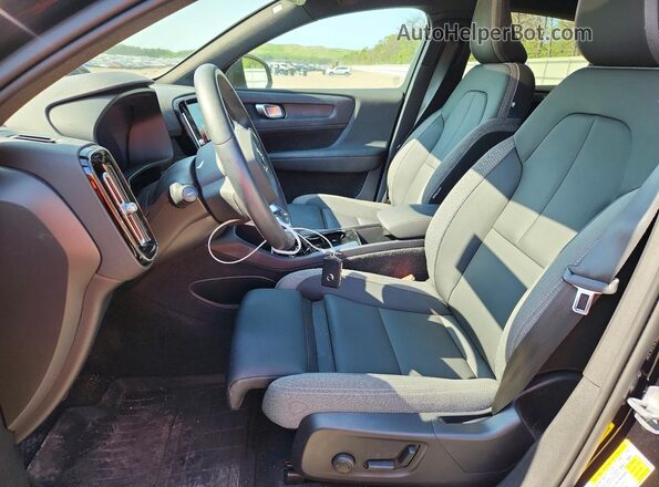 YV4EH3BK3R2094808 2024 VOLVO C40 Black Front interior view