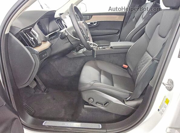 YV4H60PB8S1377632 2025 VOLVO XC90 Белый Вид салона спереди