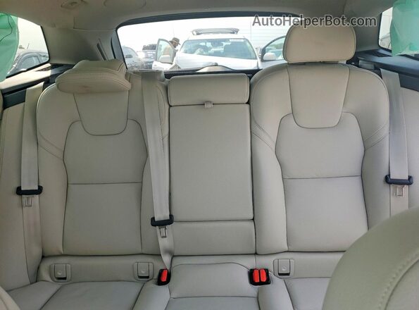 YV4H60RC1S1017351 2025 VOLVO XC60 Blue Vista de los asientos traseros