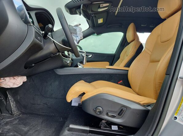 YV4L12DMXP1351633 2023 VOLVO XC60 Gray Widok wnętrza z przodu
