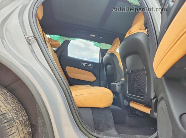 YV4L12DMXP1351633 2023 VOLVO XC60 Gray Widok tylnych siedzeń