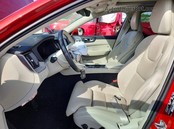 YV4L12RL1N1024518 2022 VOLVO XC60 Red Vista interior delantera