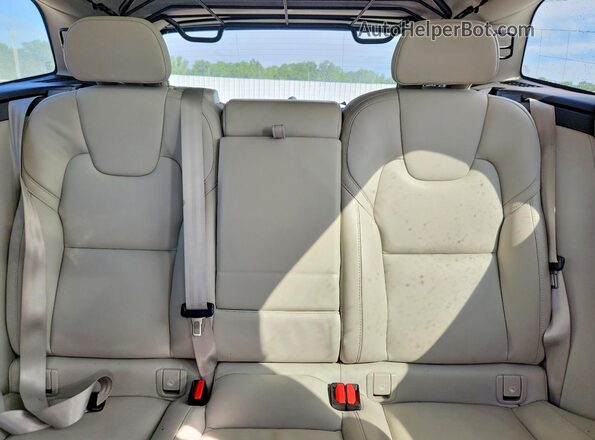 YV4L12RL1N1024518 2022 VOLVO XC60 Red Vista de los asientos traseros