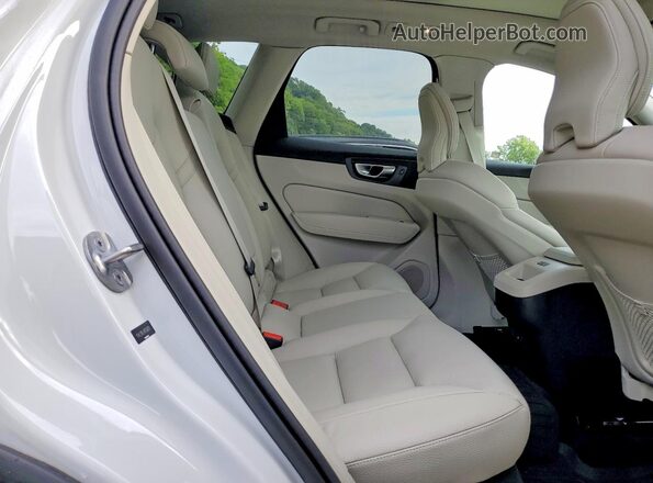 YV4L12RL4R1756924 2024 VOLVO XC60 White Вид задньої частини салону