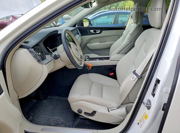 YV4L12RL4R1756924 2024 VOLVO XC60 White Вид салону спереду